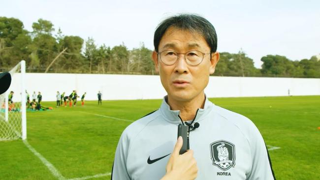 South Korea women's national football team head coach Yoon Duk-yeo in Amman, Jordan on April 6. (Yonhap)