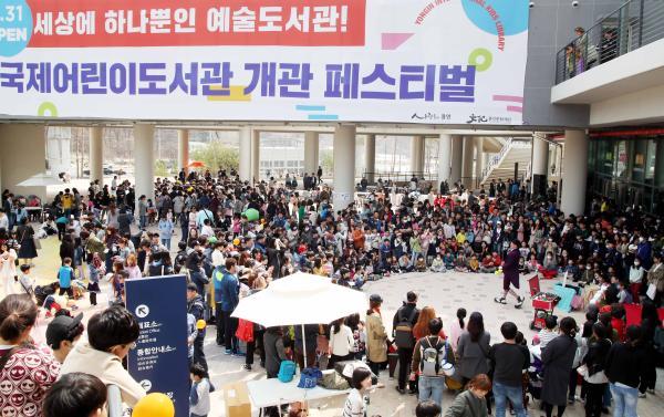 지난달 31일 개관한 용인 어린이도서관.[사진=용인문화재단 제공]
지난달 31일 개관한 용인 어린이도서관.[사진=용인문화재단 제공]