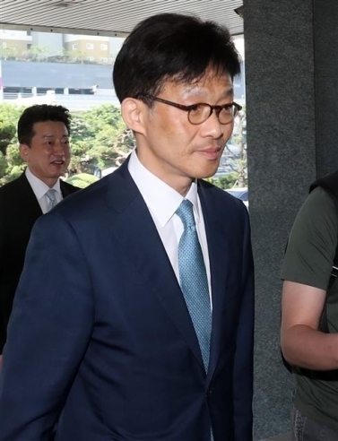 검찰 ‘성추행 사건 진상규명 및 피해 회복 조사단(단장 조희진)’ 16일 후배 검사를 성추행하고 인사에 불이익을 준 혐의를 받는 안태근 전 검사장에 대해 구속영장을 청구했다. [사진제공=연합뉴스]