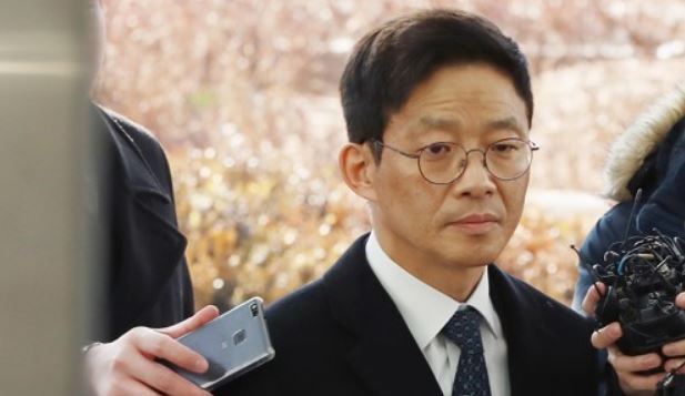 Former senior prosecutor Ahn Tae-geun appears at the Seoul Eastern District Prosecutors' Office on Feb. 26, 2018 to be questioned over sex offense allegations. (Yonhap)