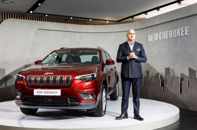 FCA Korea President Pablo Rosso presents the new Jeep Cherokee midsize SUV and explains the Jeep-centered business strategy. (FCA Korea)