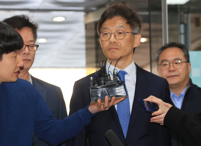 Former senior prosecutor Ahn Tae-geun (Yonhap)