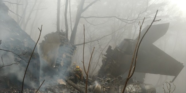 The F-15K aircraft crashed into a mountain in Chilgok, North Gyeongsang Province, on April 5 on its way back to Daegu Air Base following an aerial training. (Yonhap)