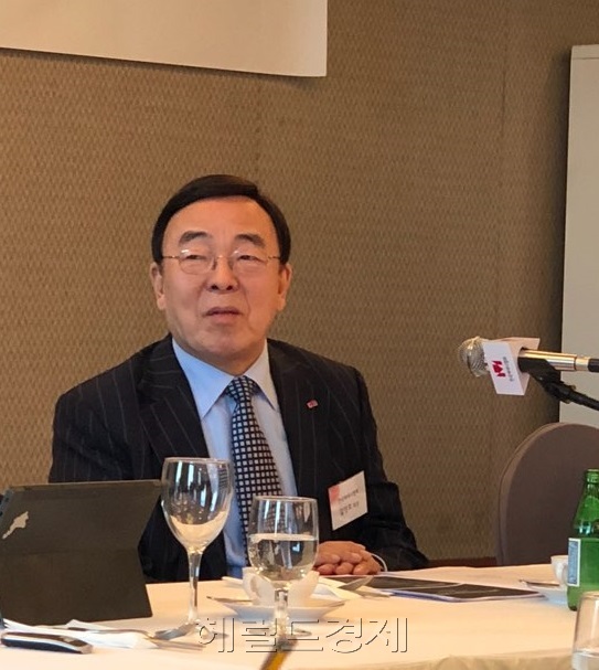 김영호 한국메세나협회 신임회장이 18일 서울 중구 프레스센터에서 간담회를 열었다. 그는 "김영란법 취지는 좋지만 그로 인해 기업의 문화예술 후원이 위축되선 안된다"며 "예외조항을 두는 등 정부의 적극적 지원이 필요하다"고 밝혔다. [사진=이한빛 기자/vicky@]