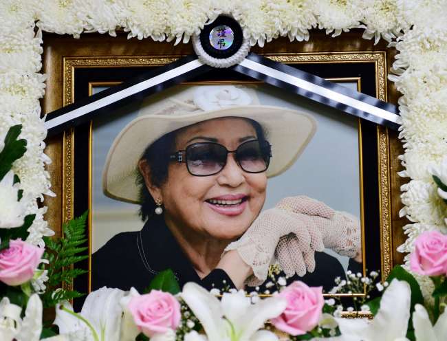 A portrait of late actress Choi Eun-hee at her funeral procession at the Catholic University of Korea's St. Mary's Hospital in Seoul on Thursday. (Yonhap)
