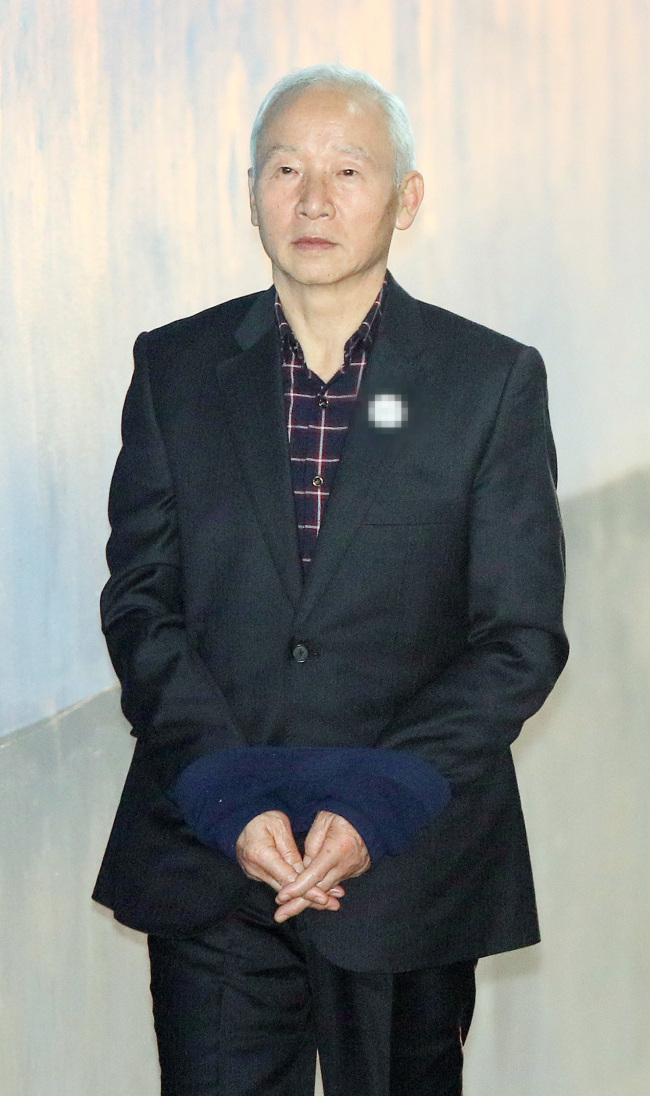 <YONHAP PHOTO-2669> 남재준 전 국정원장, 증인으로 출석 (서울=연합뉴스) 이지은 기자 = 남재준 전 국정원장이 17일 오전 서울 서초구 서울중앙지법에서 열린 '국정원 댓글수사 방해' 의혹 관련 재판에 증인으로 출석하기 위해 법정으로 향하고 있다. 2018.4.17 jieunlee@yna.co.kr/2018-04-17 10:05:39/ <저작권자 ⓒ 1980-2018 ㈜연합뉴스. 무단 전재 재배포 금지.>
<YONHAP PHOTO-2669> 남재준 전 국정원장, 증인으로 출석 (서울=연합뉴스) 이지은 기자 = 남재준 전 국정원장이 17일 오전 서울 서초구 서울중앙지법에서 열린 '국정원 댓글수사 방해' 의혹 관련 재판에 증인으로 출석하기 위해 법정으로 향하고 있다. 2018.4.17 jieunlee@yna.co.kr/2018-04-17 10:05:39/ <저작권자 ⓒ 1980-2018 ㈜연합뉴스. 무단 전재 재배포 금지.>
