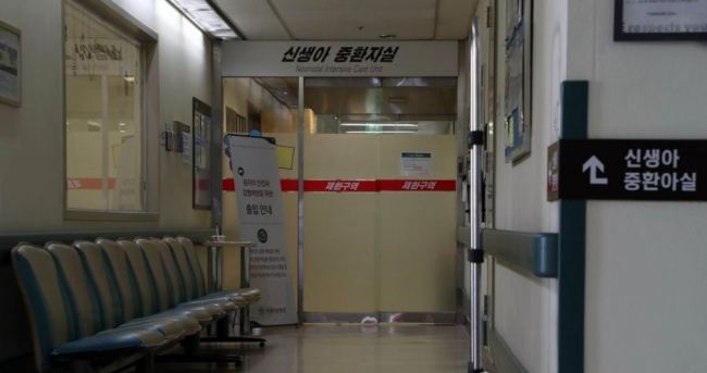 The neonatal intensive care unit of Ewha Womans University Medical Center in Mokdong on Dec. 17, 2017. (Yonhap)