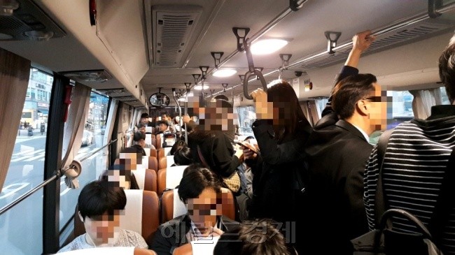 [어떻게 생각하십니까]서울버스 음식물 반입금지…“바쁜 아침 빵도 못 먹나?” 장거리족 한숨
