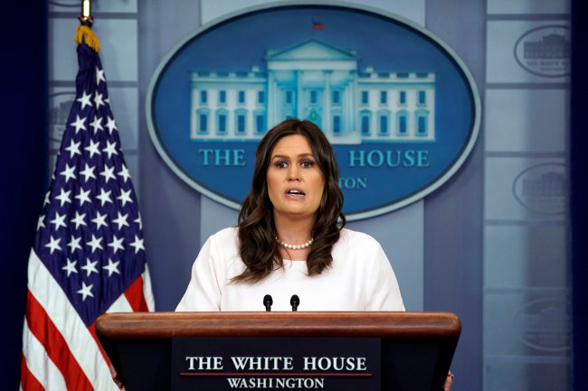 US White House Press Secretary Sarah Huckabee Sanders holds the daily briefing at the White House in Washington, DC, on April 23, 2018. (Reuters-Yonhap)