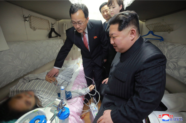 This photo, carried by North Korea's state news agency on April 26, 2018, shows North Korean leader Kim Jong-un (right) on a special train that carried the bodies of Chinese tourists who were killed in a traffic accident in the North as well as the wounded. He visited a railway station a day earlier to see it off. (For Use Only in the Republic of Korea. No Redistribution) (Yonhap)
