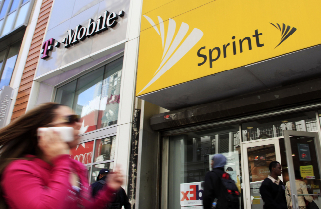 <YONHAP PHOTO-0767> FILE- In this April 27, 2010 file photo, a woman using a cell phone walks past T-Mobile and Sprint stores in New York. T-Mobile and Sprint are trying again to combine in a deal that would reshape the U.S. wireless landscape, the companies announced Sunday, April 29, 2018 (AP Photo/Mark Lennihan, File)/2018-04-30 04:05:16/ <저작권자 ⓒ 1980-2018 ㈜연합뉴스. 무단 전재 재배포 금지.>
<YONHAP PHOTO-0767> FILE- In this April 27, 2010 file photo, a woman using a cell phone walks past T-Mobile and Sprint stores in New York. T-Mobile and Sprint are trying again to combine in a deal that would reshape the U.S. wireless landscape, the companies announced Sunday, April 29, 2018 (AP Photo/Mark Lennihan, File)/2018-04-30 04:05:16/ <저작권자 ⓒ 1980-2018 ㈜연합뉴스. 무단 전재 재배포 금지.>