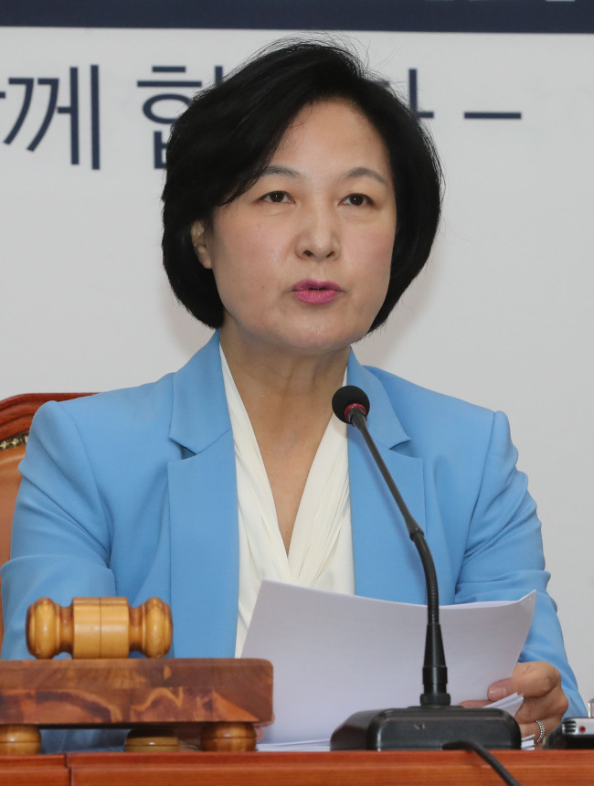 더불어민주당 추미애 대표가 30일 오전 국회에서 열린 최고위원회의에서 발언하고 있다. (사진=연합뉴스)
더불어민주당 추미애 대표가 30일 오전 국회에서 열린 최고위원회의에서 발언하고 있다. (사진=연합뉴스)