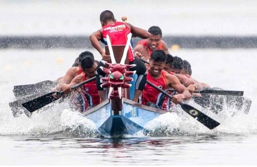 This undated file photo provided by the Korean Canoe Federation on April 30, shows paddlers in action in a dragon boat race. (Yonhap)