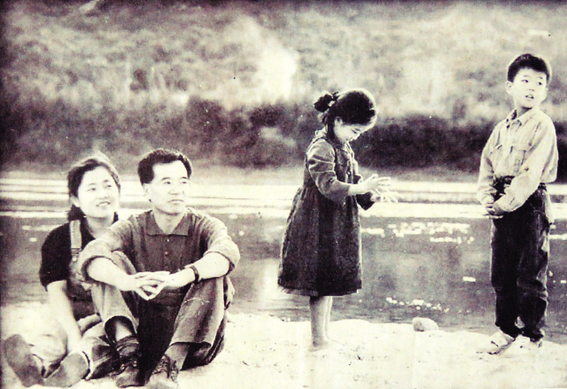 산천경개 좋기로 소문난 임실은 1000여년전부터 터키의 파묵칼레 처럼 ‘웰다잉’으로 이름났지만, 지금은 ‘우유의 진신사리’로 불리는 치즈 관련 테마파크 때문에 ‘웰빙’의 명성도 얻었다. 그래서 ‘살아서도 임실, 죽어서도 임실’이라는 주민들의 주장은 설득력이 있어 보인다. 사진은 임실 옥정호의 물안개가 걷히며 서서히 드러나고 있는 붕어섬 모습.