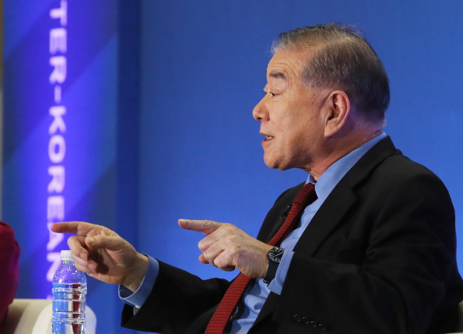 Moon Chung-in, at a forum on April 26 at the inter-Korean summit media center at the KINTEX exhibition center in Goyang, Gyeonggi Province. Yonhap