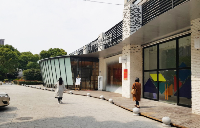 한국에서도 '기획사' 형태의 새로운 미술시장 참여자가 나타나기 시작했다. 작가를 발굴하고 시장에 소개하는 전통 갤러리와 비슷한 역할을 하면서도 유통과 기획에선 차별점을 보인다.
사진은 중국 상하이 화츄이아트센터다. 아티스트 매니징 프로모션회사인 아트와는 오는 7월 2일부터 26일까지 소속작가 7명을 기획전 형태로 중국시장에 소개한다. [사진제공=아트와]