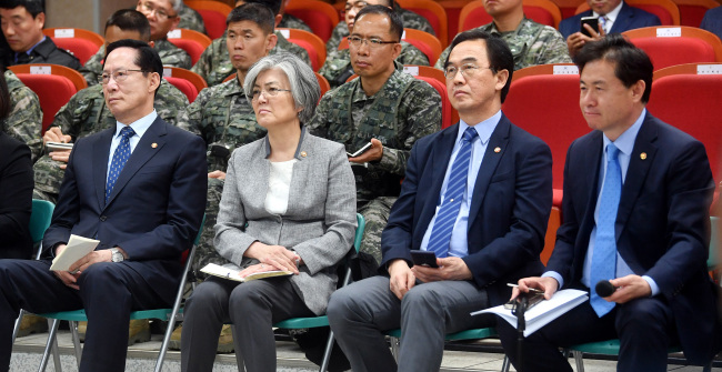 Defense Minister Song Young-moo(far left), Foreign Minister Kang Kyung-wha(second from left), Unification Minister Cho Myung-kyun(second from right) and Ocean Minister Kim Young-choon(far right). Yonhap