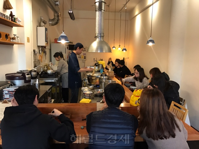 쌀값이 지난해보다 30% 넘게 오르면서 소비자와 외식업 종사자의 부담이 커지고 있다. 사진은 서울시내 한 식당 모습. [사진=김지윤 기자 summer@heraldcorp.com]