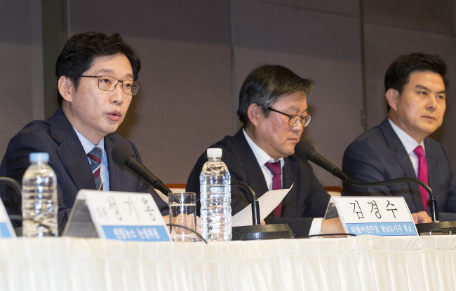8일 오전 서울 프레스센터에서 열린 경상남도 도지사 후보 관훈토론회에서 더불어민주당 김경수 경남도지사 후보가 발언하고 있다.[사진=연합뉴스]
8일 오전 서울 프레스센터에서 열린 경상남도 도지사 후보 관훈토론회에서 더불어민주당 김경수 경남도지사 후보가 발언하고 있다.[사진=연합뉴스]