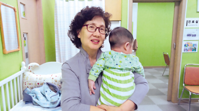 16년간 입양아 기른 위탁모 박상매씨
[연합뉴스]