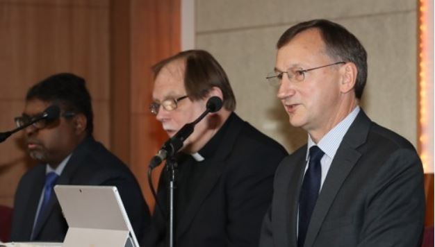 Reverend Christopher Ferguson (center), the general secretary of the World Communion of Reformed Churches and Peter Prove, director for international affairs at the World Council of Churches, speak about their trip to North Korea during a press conference on May 8, 2018. (Yonhap)