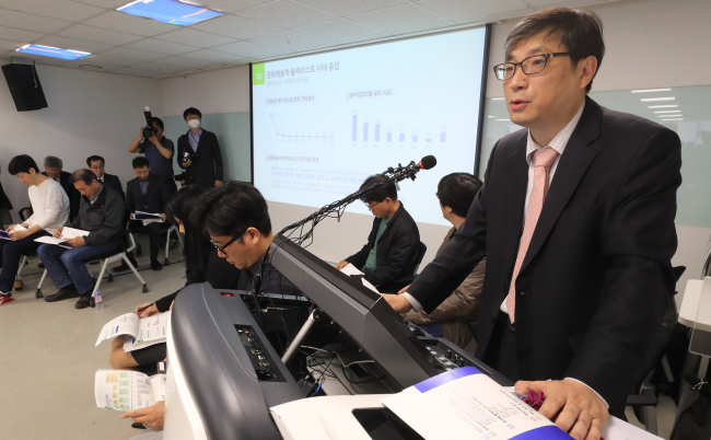 문화체육관광부 산하 민관합동 ‘문화예술계 블랙리스트 진상조사 및 제도개선위’(이하 진상조사위)는 8일 국립현대미술관 서울관에서 기자회견을 열고 이명박ㆍ박근혜정부 블랙리스트 규모는 총 9273개, 342개 단체 8931명의 예술인이 포함됐다고 밝혔다. [사진=연합뉴스]