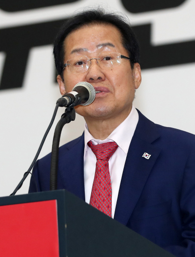 11일 오전 경북 경주 화백컨벤션센터에서 열린 자유한국당 경북필승결의대회에서 홍준표 대표가 인사말을 하고 있다. [사진=연합뉴스]
