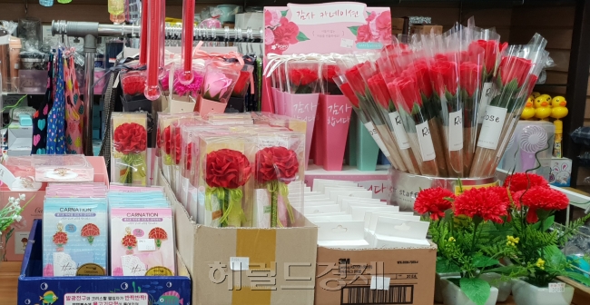 5월 가정의 달을 맞아 진열된 카네이션.
김유진 기자/kacew@heraldcorp.com