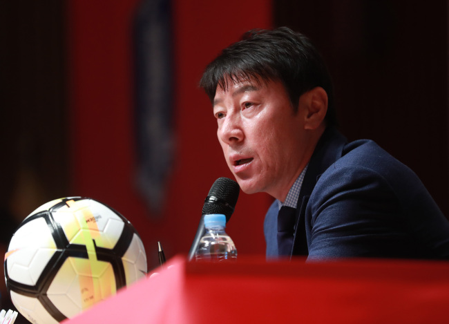 South Korea football coach Shin Tae-yong announces his 28-man preliminary roster for the 2018 FIFA World Cup during a press conference at Seoul City Hall in Seoul on Monday. (Yonhap)