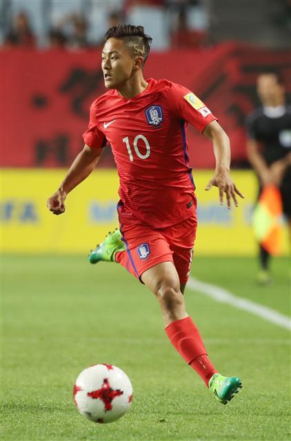 14일 2018 국제축구연맹(FIFA) 러시아 월드컵 출전선수 명단 발표식에서 태극전사로 선발된 미드필더 이승우.  [연합뉴스]