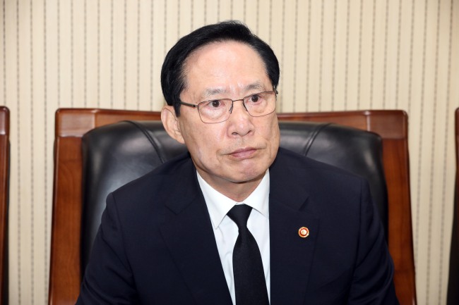Defense Minister Song Young-moo. Yonhap