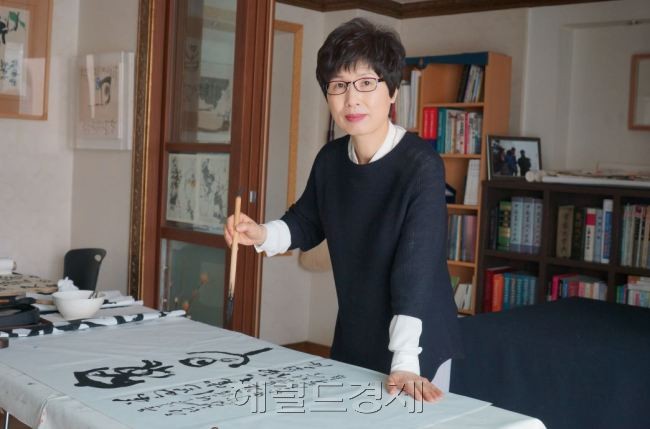 취정서예원 취정(翠庭) 류경숙 작가, 흐르는 글씨와 추상의 만남 선보여