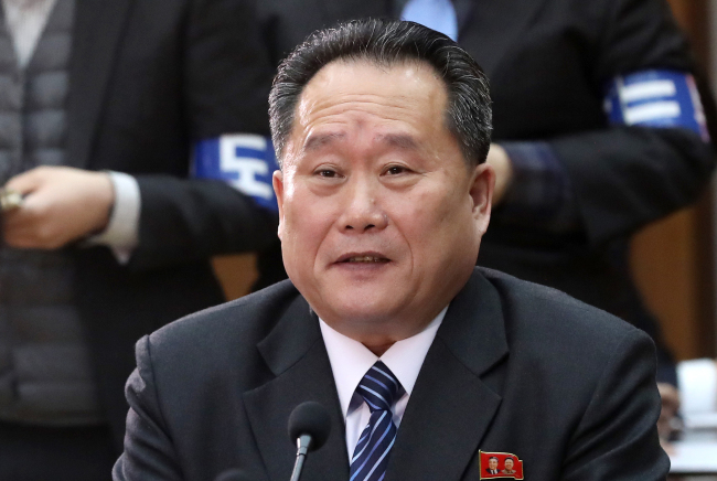 In this photo taken on March 29, 2018, Ri Son-gwon, chairman of the Committee for the Peaceful Reunification of the Country of North Korea, talks with South Korea's Unification Minister Cho Myoung-gyon at high-level talks ahead of the historic summit between the two Koreas on April 27. (Yonhap)