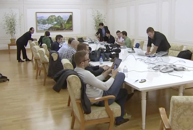 Foreign journalists (AP-Yonhap)