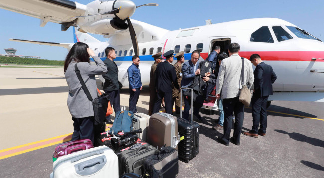 Pictured are South Korean journalists who arrived at Kalma Airport in Wonsan, North Korea, Wednesday. (Joint Press Corps-Yonhap)