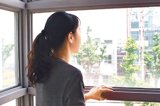 누구나 행복해야 할 5월은 오히려 우울증 환자가 많은 시기다. 주변의 행복함에 스스로 상대적 박탈감에 빠지는 것이 원인이다. 우울증을 먼저 인정하고 치료받는 것이 중요하다고 전문의들은 조언한다.  [헤럴드경제DB]
