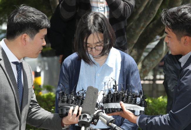 Cho Hyun-ah, former Korean Air vice president, stands before the press on May 24, 2018, before she went into the immigration office in Seoul to be questioned over suspected illegal hiring of foreign housekeepers. (Yonhap)