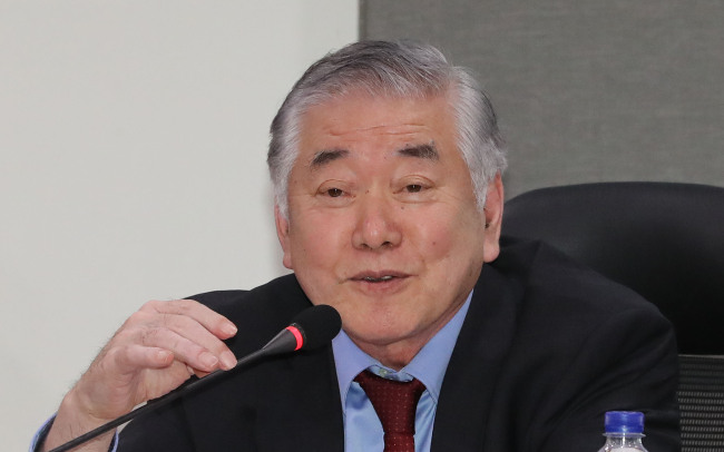 문정인 연세대 명예특임교수가 25일 오후 국호 의원회관에서 사단법인 내나라연구소와 더불어민주당 우상호 의원실 주최로 열린 '남북정상회담과 한반도의 미래' 토론회에서 ‘판문점선언과 한반도 정세 전망’ 기조강연을 하고 있다. (사진=연합뉴스)