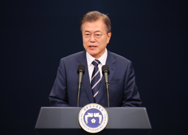 27일 청와대 춘추관에서 기자회견 가지는 문재인 대통령 (사진=연합뉴스)