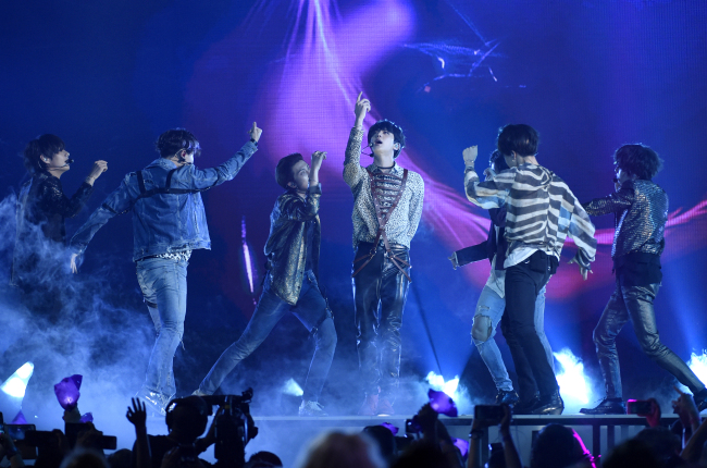K-pop boy band BTS performs "Fake Love" at the 2018 Billboard Music Awards. (AP-Yonhap)