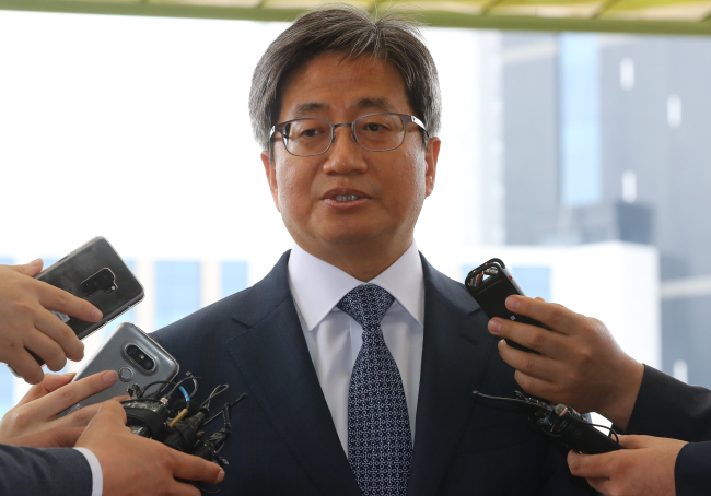 Supreme Court Chief Justice Kim Myeong-so answers questions from reporters Tuesday in Seocho District, southern Seoul. (Yonhap)