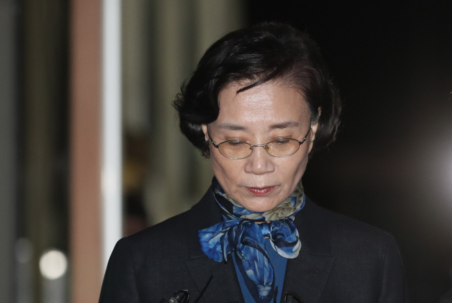 Lee Myung-hee, wife of Korean Air chief Cho Yang-ho, is shown here leaving the police agency after she underwent a 15-hour interrogation over multiple assault allegations on May 29, 2018. (Yonhap)
