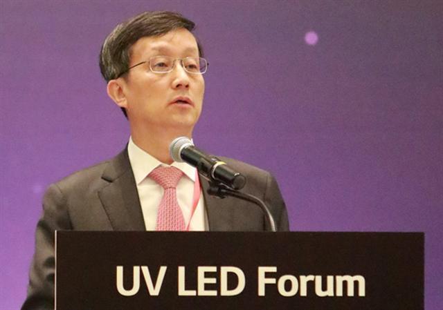 박종석 LG이노텍 사장이 29일 개최한 ‘중국 UV LED 포럼’에서 참석자들에게 인사말을 하고 있다.  [제공=LG이노텍]