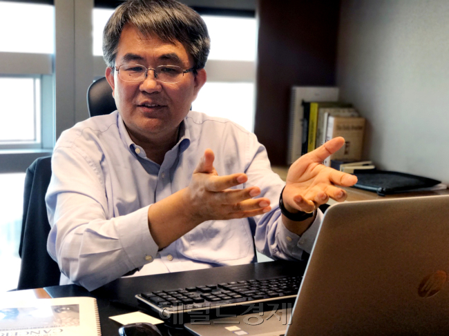 이학림 하림 제일홀딩스 전무. 그는 “강아지의 수명을 늘릴 수는 없지만, 사는 동안 건강한 식생활로 암이나 기타 질병없이 주인과 강아지가 행복하게 사는 것이 더 리얼의 소망”이라고 말했다. [사진=김지윤 기자/summer@heraldcorp.com]