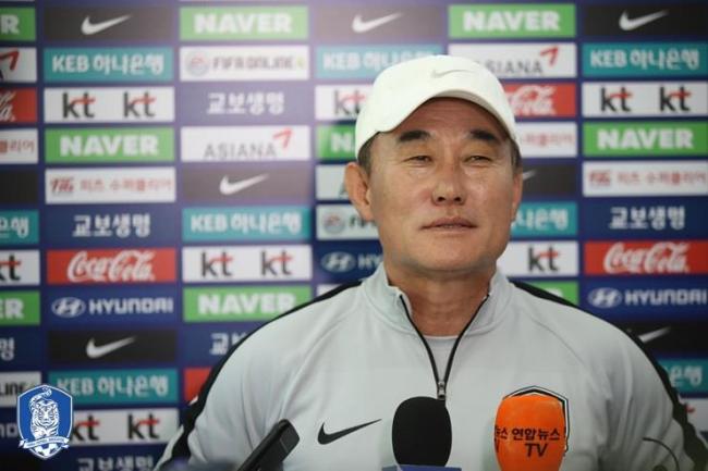 This photo provided by the Korea Football Association shows South Korea U-23 national football team head coach Kim Hak-bum speaking to reporters on May 30, 2018. (Yonhap)