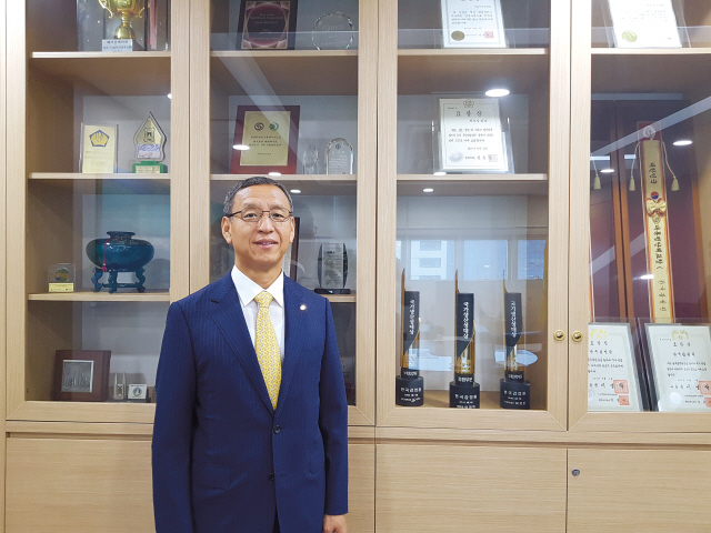 취임 100일을 맞은 김학규 한국감정원장은 “감정원은 빅데이터와 각종 최신 정보통신 기술을 접목해 공시가격의 신뢰성을 높여가고 있다”고 말한다.