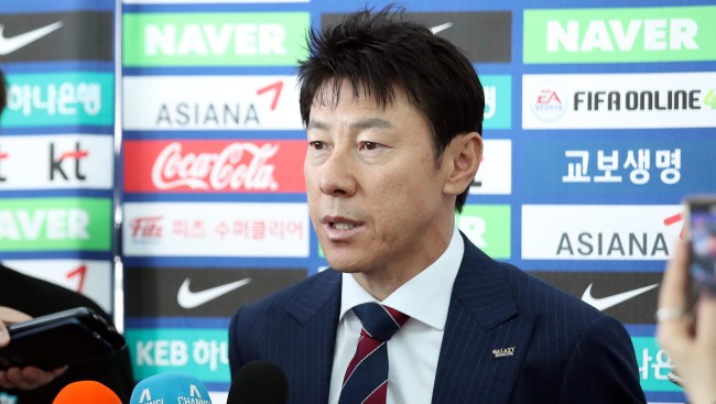 South Korea men's national football team head coach Shin Tae-yong speaks to reporters at Incheon International Airport in Incheon before departing for their pre-World Cup training camp in Austria on June 3, 2018. (Yonhap)
