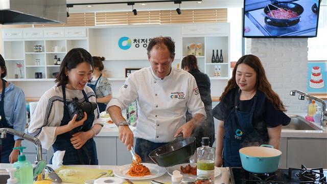지난 2일 성공적으로 끝낸 대상 청정원 노하우위크 시즌5. 이번 쿠킹클래스에서는 전문가와 함께 한국은 물론 동남아ㆍ이탈리아ㆍ일본 등 국가별 미식 강의와 쿠킹클래스가 진행됐다.