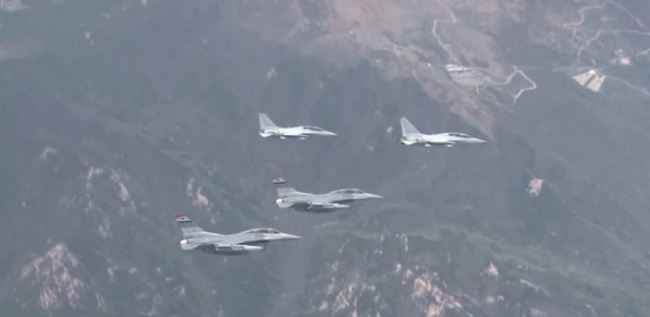 Max Thunder aerial drills (Yonhap)