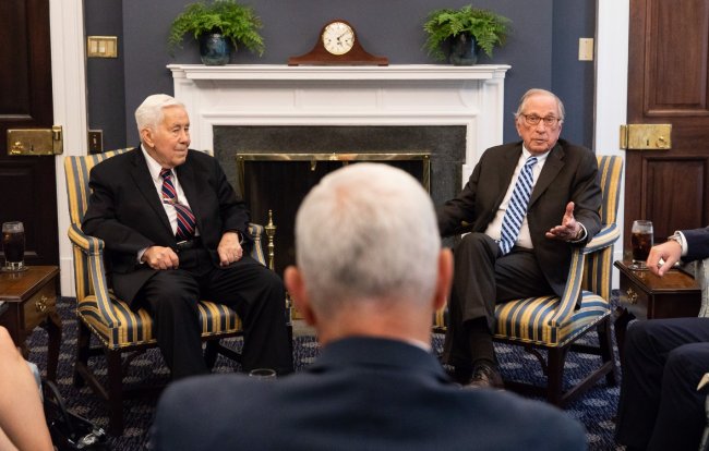 Former senators Sam Nunn (right) and Richard Luger (left) speaks with US Vice Preisent Mike Pence at the White House on Wednesday. (Mike Pence's Twitter)